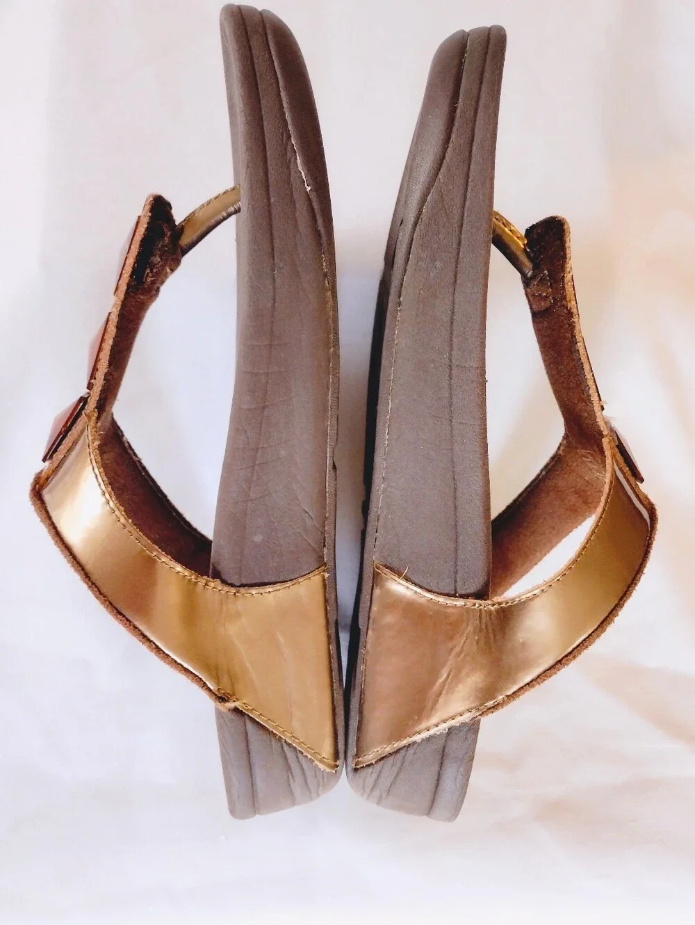 Bronze Leather FitFlop Pietra Thong Sandals With Micro Wobleboard - Picture 6 of 10